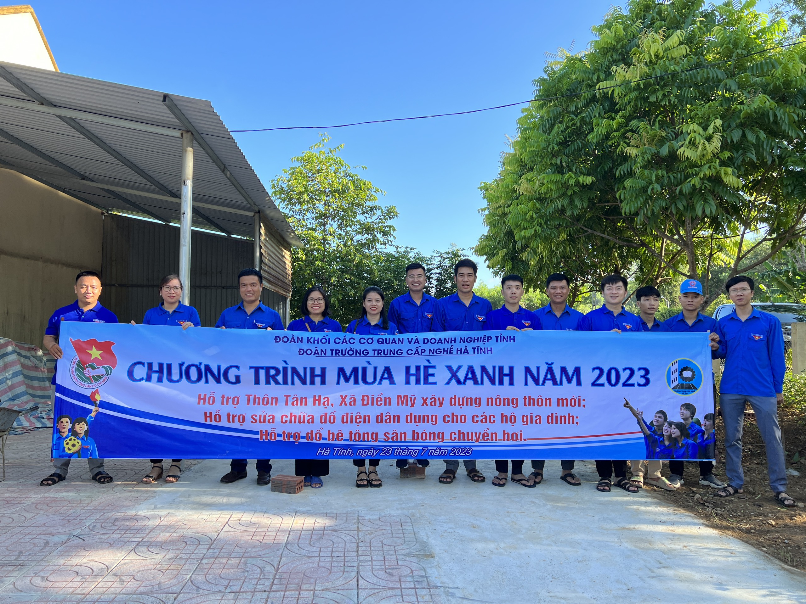 ĐOÀN TRƯỜNG RA QUÂN THỰC HIỆN CHƯƠNG TRÌNH MÙA HÈ XANH NĂM 2023