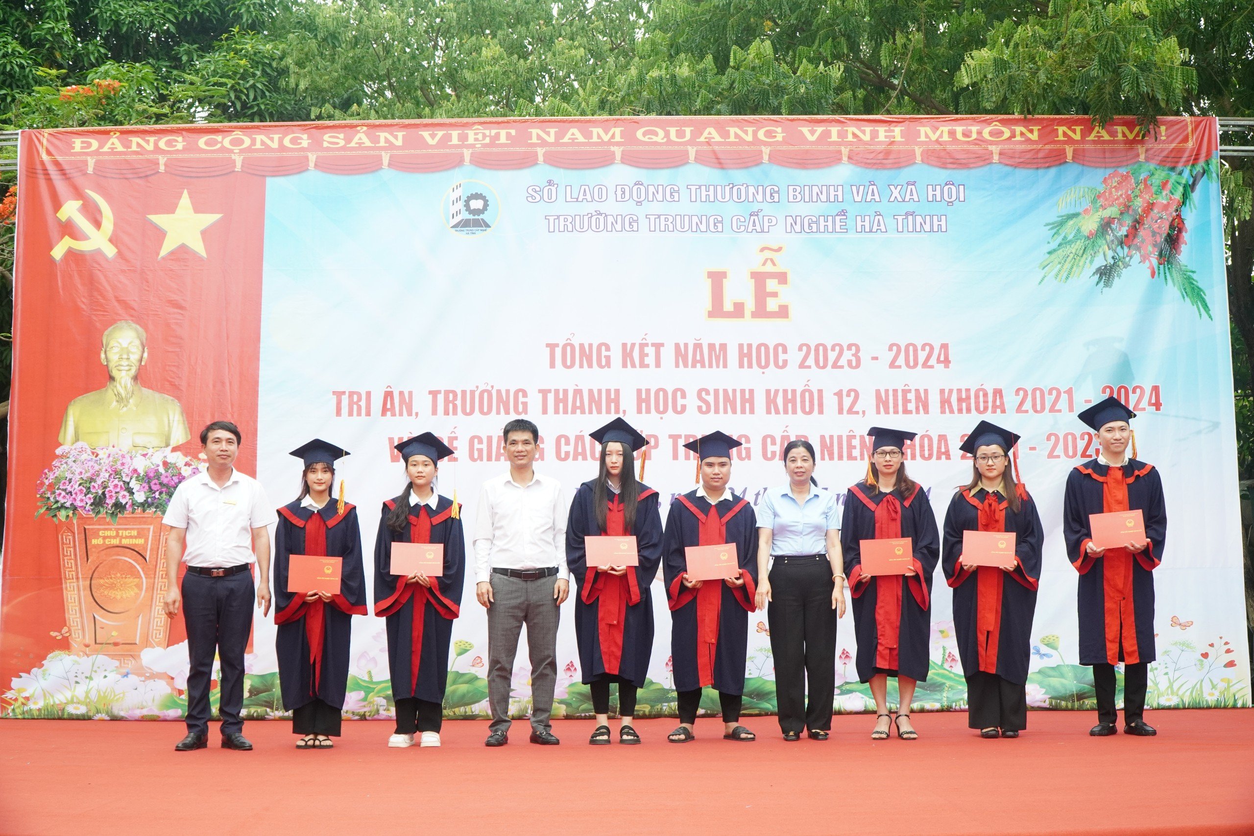 LỄ TỔNG KẾT NĂM HỌC 2023-2024, TRAO BẰNG TỐT NGHIỆP TRUNG CẤP VÀ GIỚI THIỆU VIỆC LÀM NIÊN KHÓA 2021-2023, 2022 - 2024 LỄ TỔNG KẾT NĂM HỌC 2023-2024, TRAO BẰNG TỐT NGHIỆP TRUNG CẤP VÀ GIỚI THIỆU VIỆC LÀM NIÊN KHÓA 2021-2023, 2022 - 2024