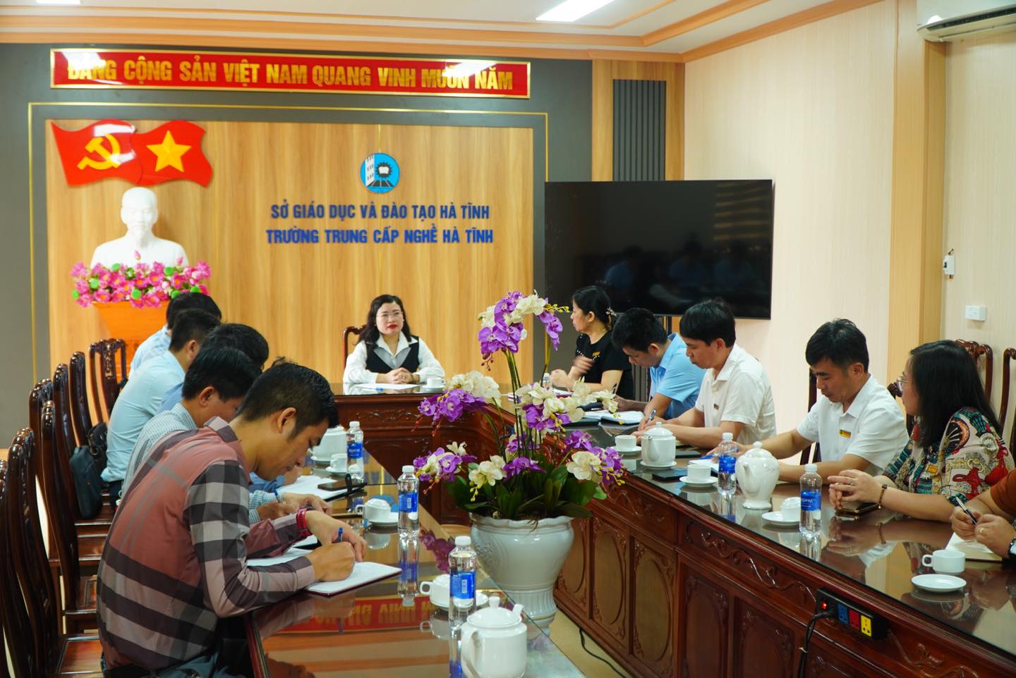 LÃNH ĐẠO SỞ GIÁO DỤC VÀ ĐÀO TẠO HÀ TĨNH THĂM VÀ LÀM VIỆC TẠI TRƯỜNG TRUNG CẤP NGHỀ HÀ TĨNH