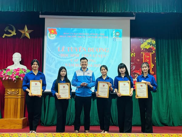 ĐOÀN TRƯỜNG TRUNG CẤP NGHỀ HÀ TĨNH TUYÊN DƯƠNG DANH HIỆU “HỌC SINH 3 RÈN LUYỆN” CẤP TRƯỜNG NĂM HỌC 2024–2025